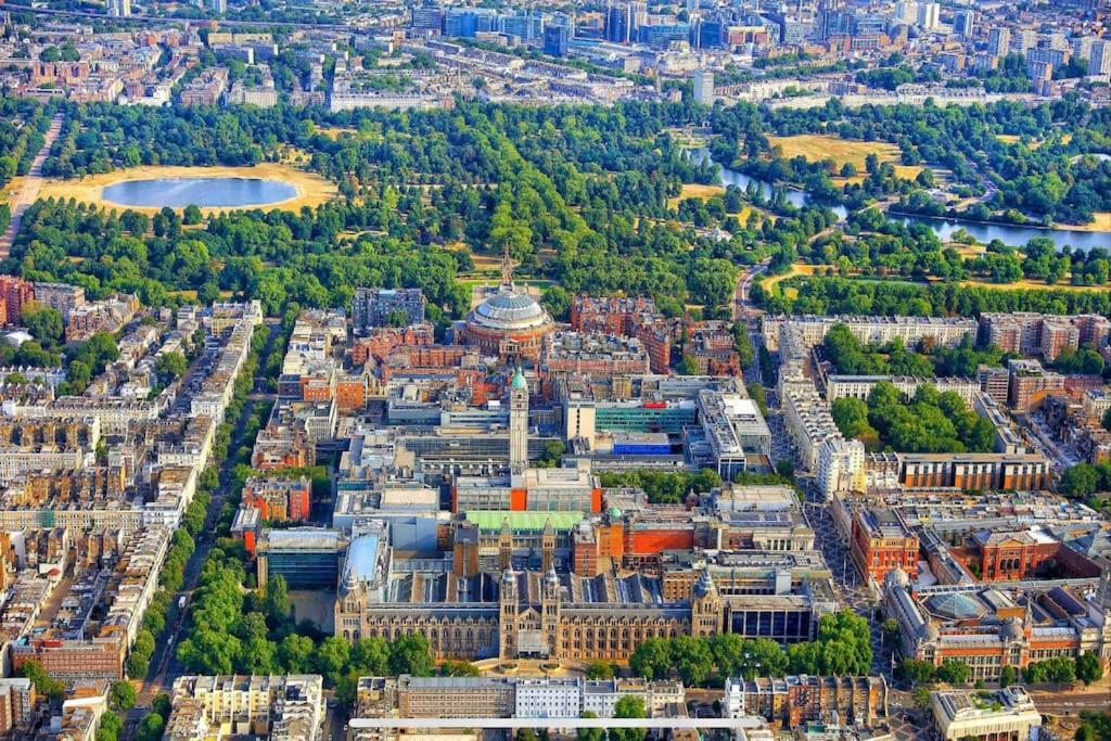 Luxury 2-bedroom In Prime South Kensington Londra