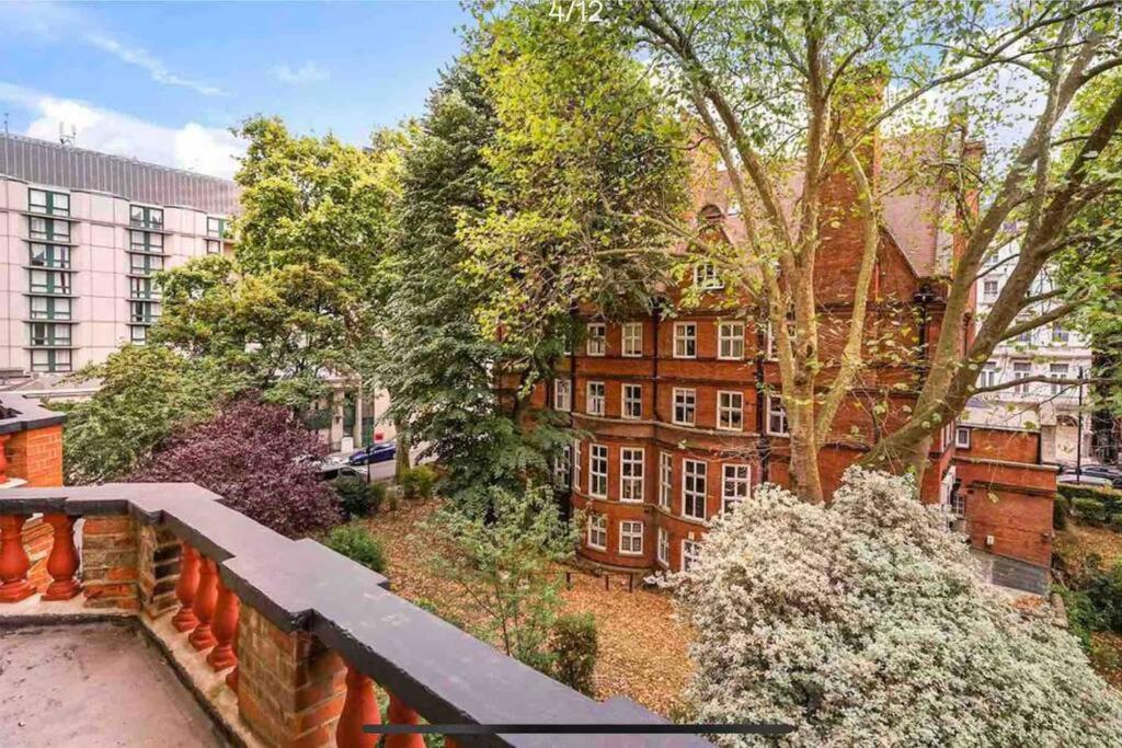 Luxury 2-bedroom In Prime South Kensington Londra